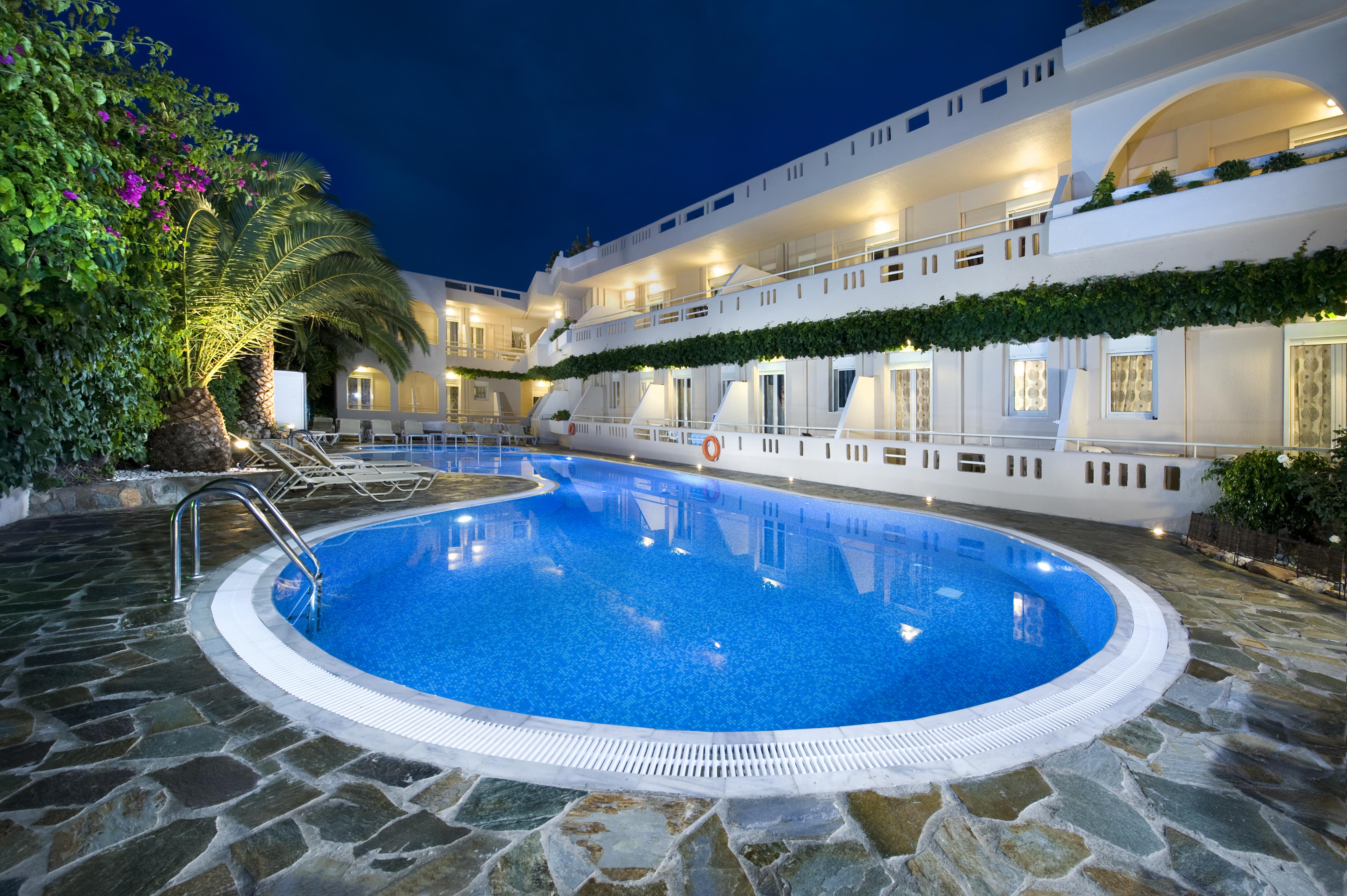 Hotel Axos 3*